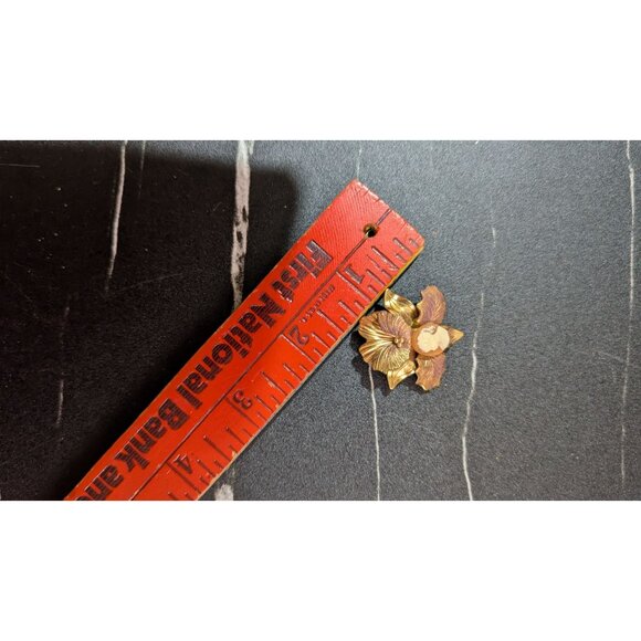 Vintage Gold Tone Floral Brooch With Cameo And Pearls 2-Inch Elegant Retro Jewel - Picture 7 of 7